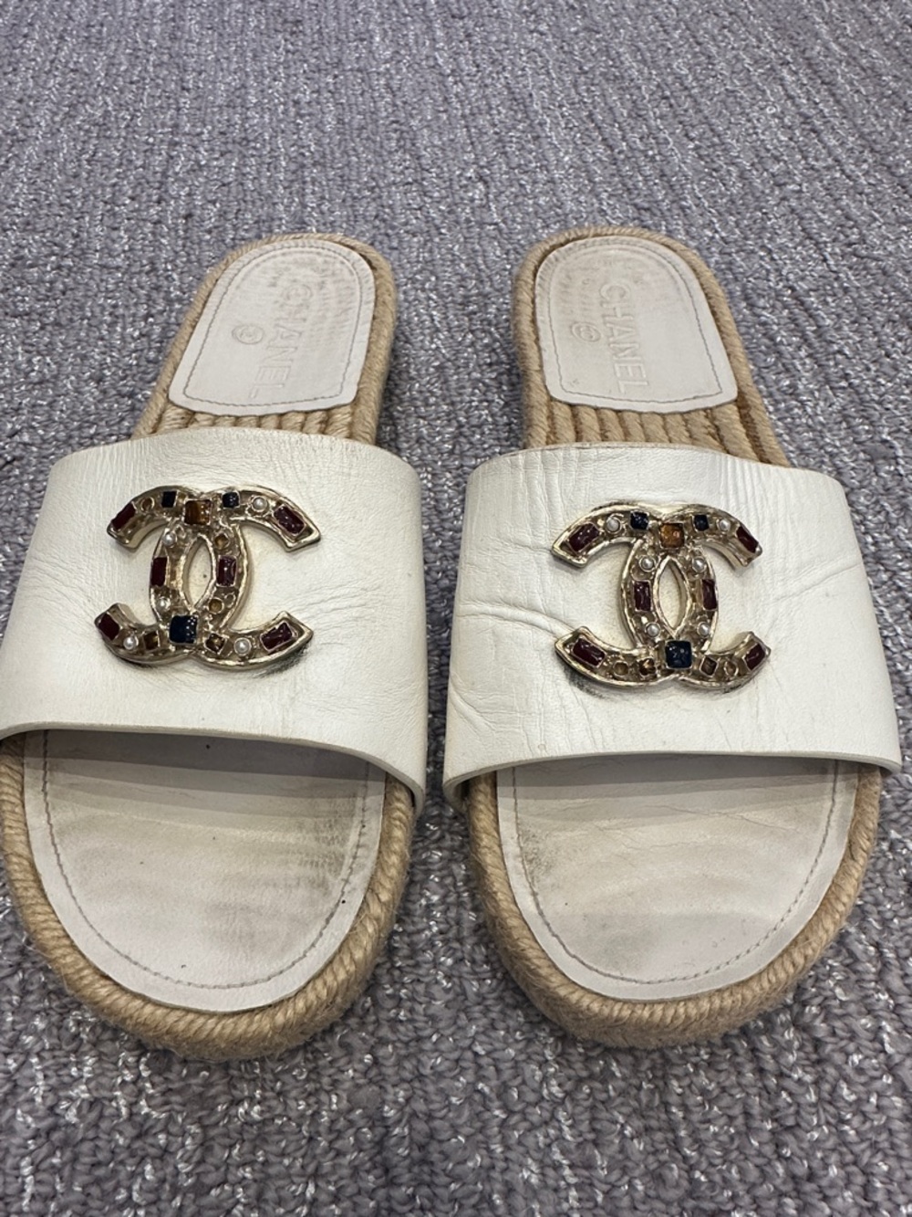 Chanel raffia and jeweled sandals - Picture 4 of 4